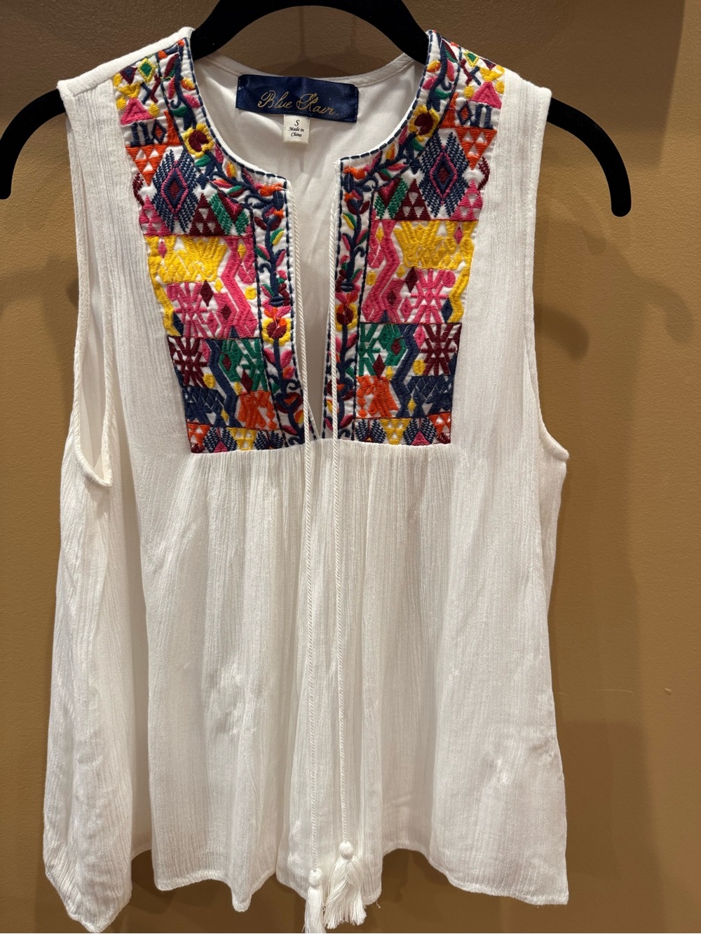 Blue Rain White Sleeveless Embroidered Cotton Boho Top: Fully Lined: size Small